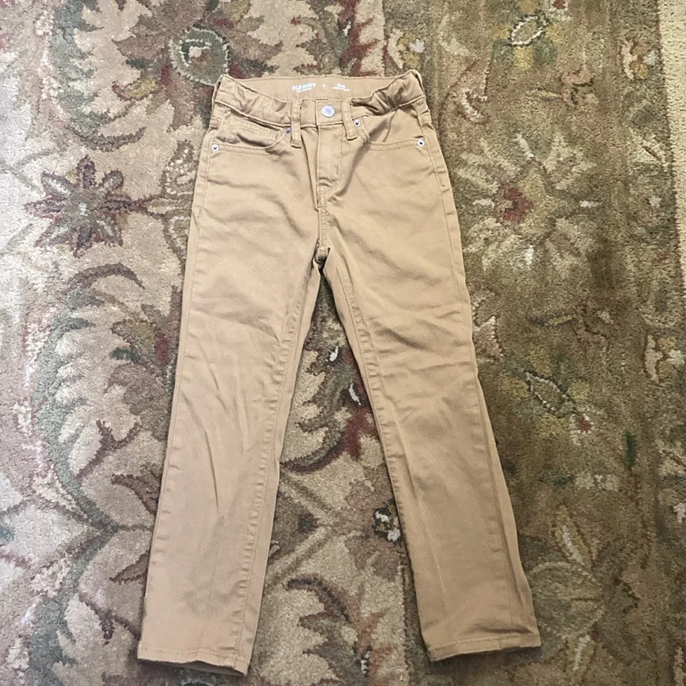 NWOT! Old Navy Khaki Slim Fit 360’ Stretch Pants for Boys.